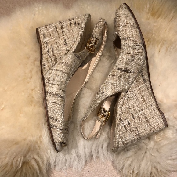 Prada weaved fabric wedge. Size 6. - Picture 4 of 5